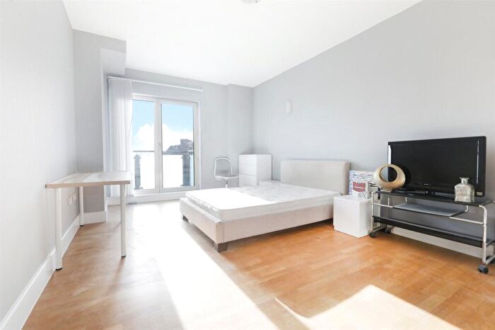 3 Bedroom Apartment To Rent In Artichoke Hill, London, E1W