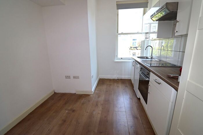 Studio To Rent In Warwick Road, London, SW5