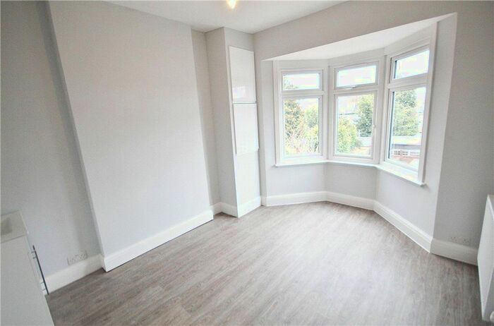 3 Bedroom Flat To Rent In Addiscombe Road, Croydon, CR0