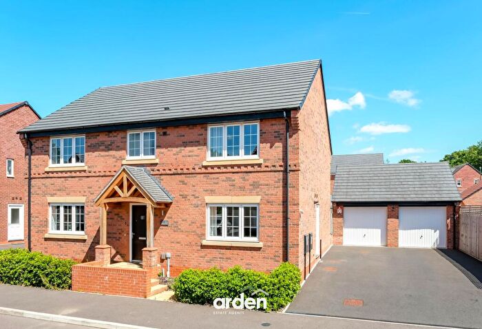4 Bedroom Detached House For Sale In Pastures Drive, Tidbury Green, B90