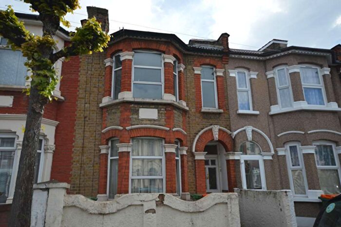 4 Bedroom Terraced House To Rent In Seventh Avenue, Manor Park, E12