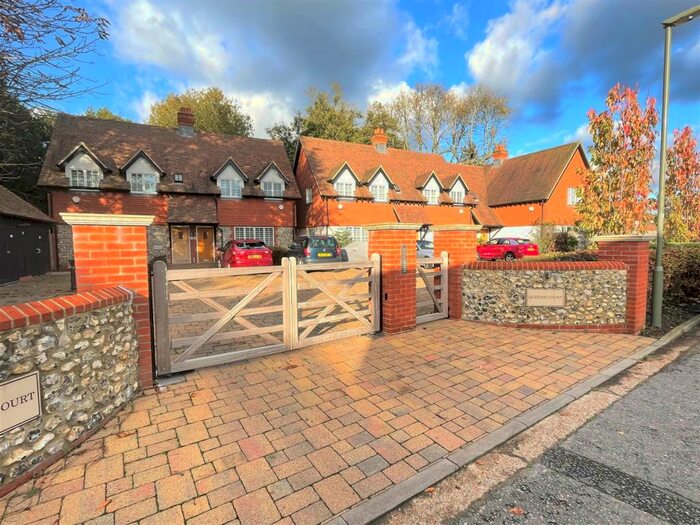 2 Bedroom Flat To Rent In Queens Court, Queens Close, Walton On The Hill, KT20