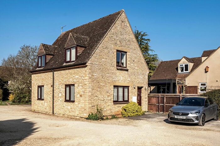 1 Bedroom Flat For Sale In Manor Court, Lawton Avenue, Carterton, Oxfordshire, OX18