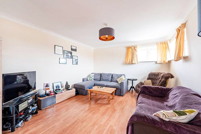 2 Bedroom Flat To Rent In Buckley House, Ealing Common, London, W3