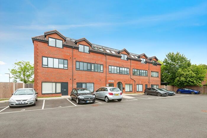 1 Bedroom Flat For Sale In Cleeve Road, Leatherhead, Surrey, KT22