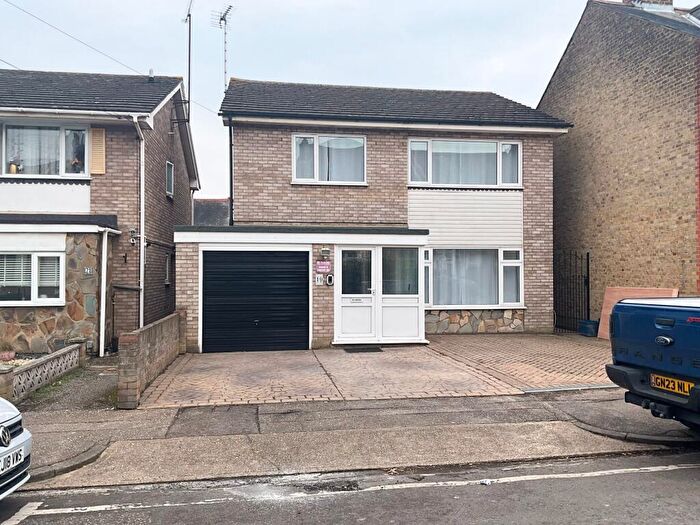 4 Bedroom Detached House To Rent In St. Georges Park Avenue, Westcliff-on-Sea, SS0