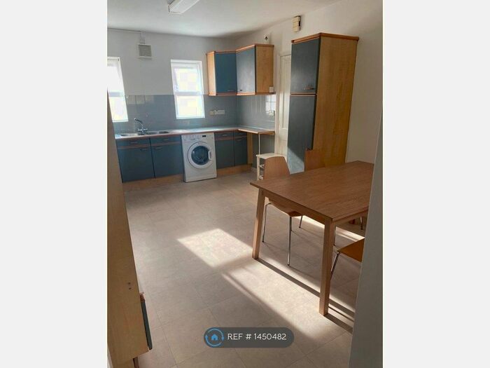 1 Bedroom Flat To Rent In Gainsborough Road, Ipswich, IP4