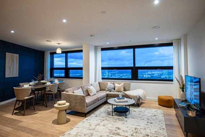 3 Bedroom Apartment To Rent In The Octagon, Birmingham, B3
