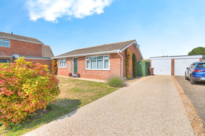 2 Bedroom Bungalow For Sale In Hardy Close, Bognor Regis, West Sussex, PO22