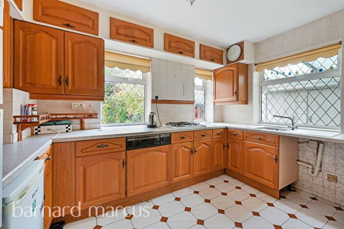 3 Bedroom Detached House For Sale In Woodlands Way, Ashtead, KT21