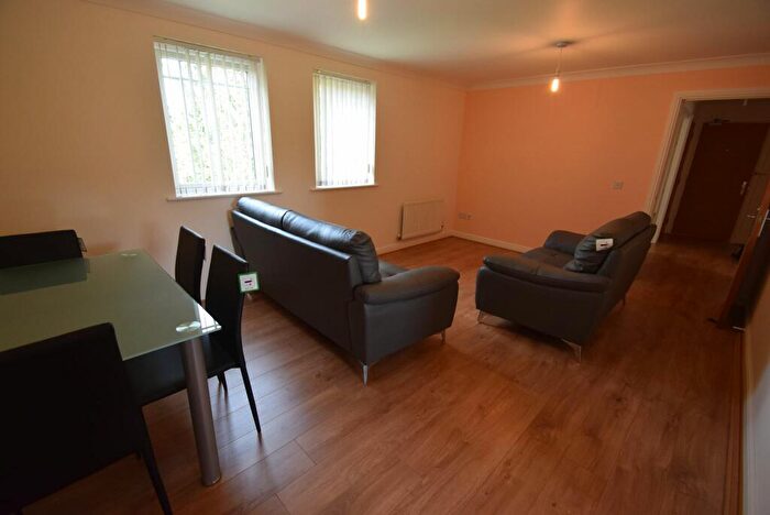 2 Bedroom Flat To Rent In Chorlton Road, Hulme, Manchester, Manchester, M15