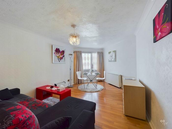 1 Bedroom Flat To Rent In Station Parade, South Street, Lancing, BN15