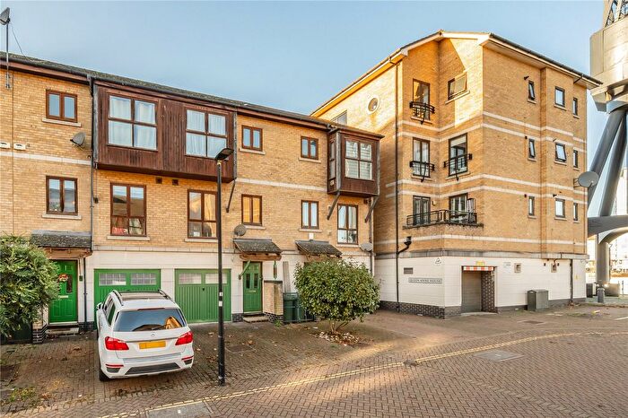 3 Bedroom Terraced House For Sale In Hardy Avenue, London, E16