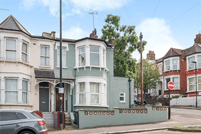 2 Bedroom Flat For Sale In Wightman Road, London, N8