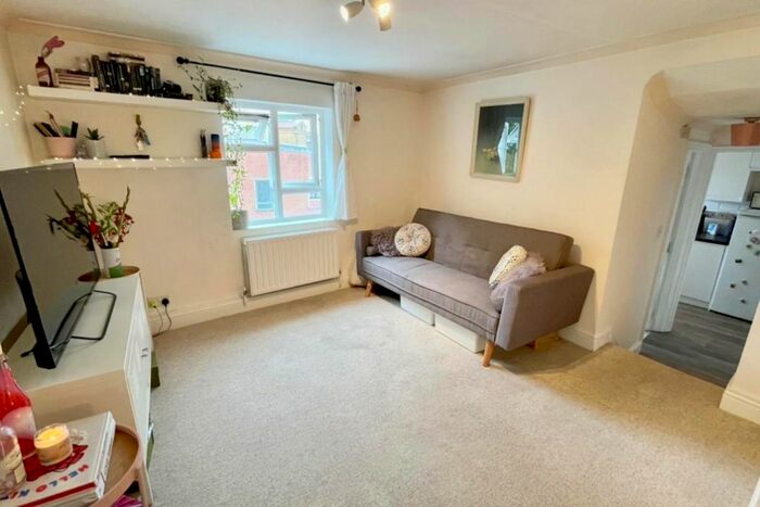 1 Bedroom Flat To Rent In Cotswold Street, West Norwood, London, SE27
