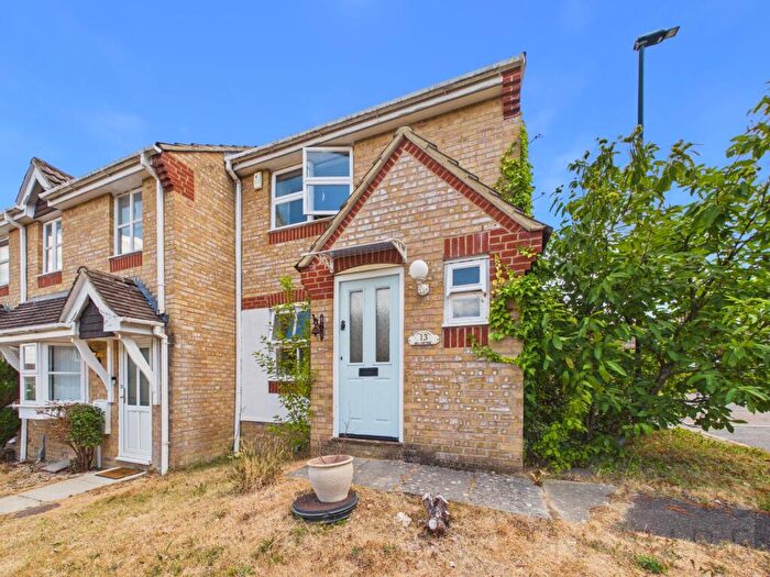 2 Bedroom End Of Terrace House For Sale In Bassett Road, Maidenbower, RH10