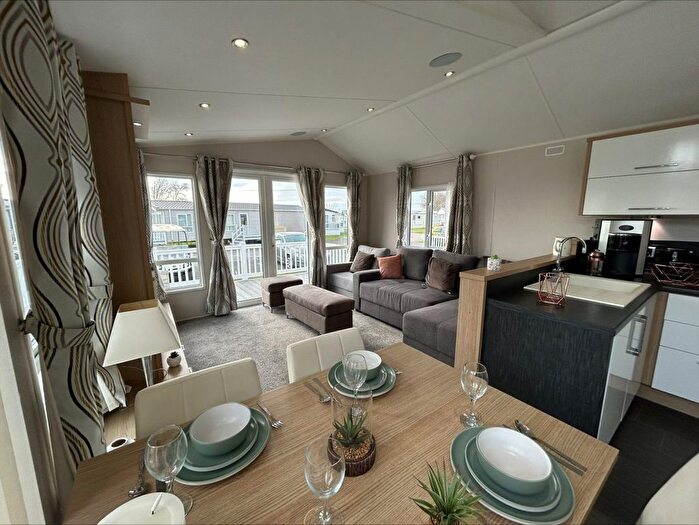 2 Bedroom Mobile/park Home For Sale In Dymchurch Road, New Romney, TN28