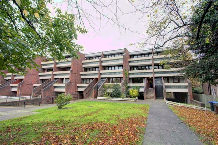 2 Bedroom Apartment To Rent In Redlands Court London Lane, Bromley, BR1