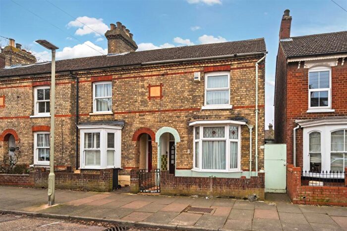 3 Bedroom End Of Terrace House For Sale In Bower Street, Bedford, MK40
