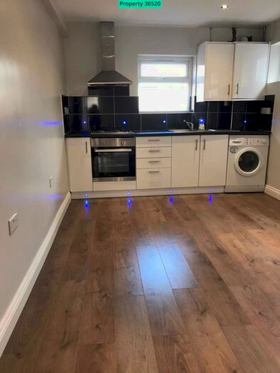 2 Bedroom Flat To Rent In A Gossage Road, London, SE18