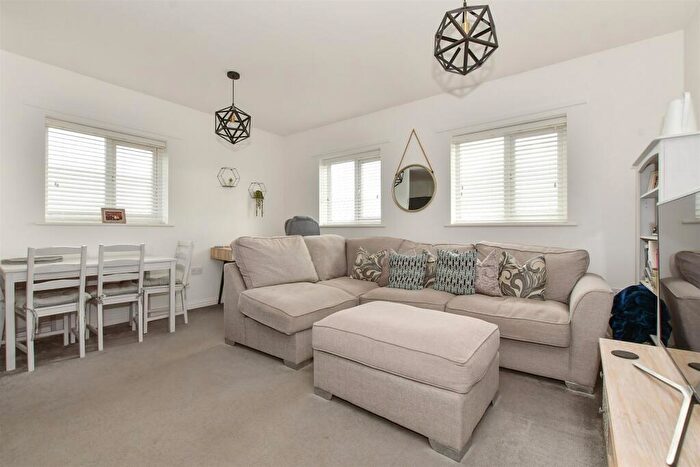 2 Bedroom Flat For Sale In Crosse Courts, Basildon, Essex, SS15