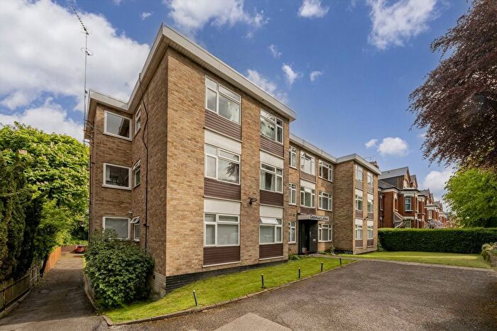 2 Bedroom Flat For Sale In Avenue Road, Highgate, N6