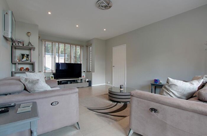 4 Bedroom Detached House For Sale In The Avenue, Fareham, PO14