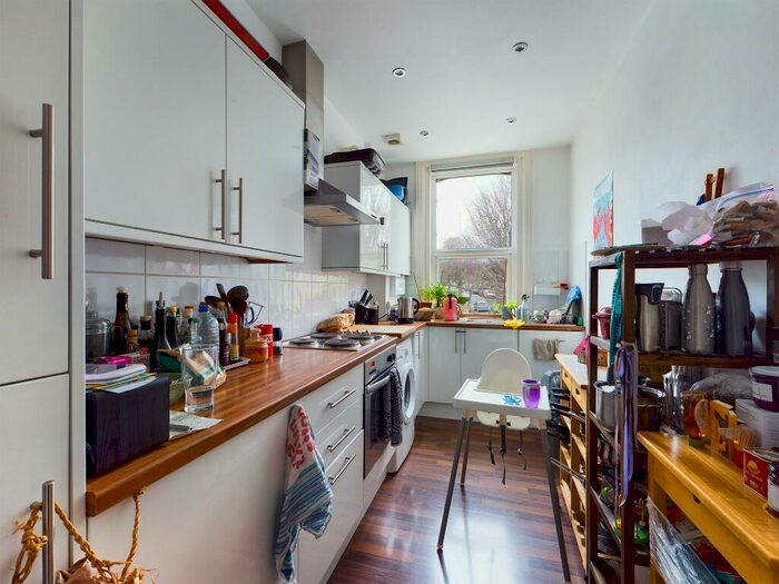 2 Bedroom Flat To Rent In Wilbury Avenue, Hove, East Sussex, BN3