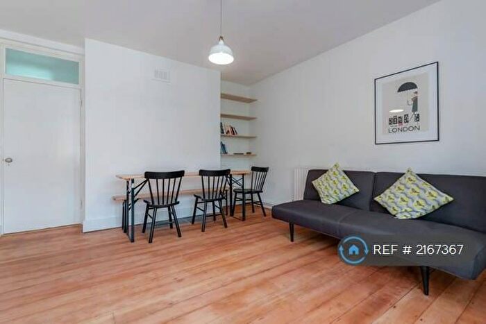 3 Bedroom Flat To Rent In Trevose House, London, SE11