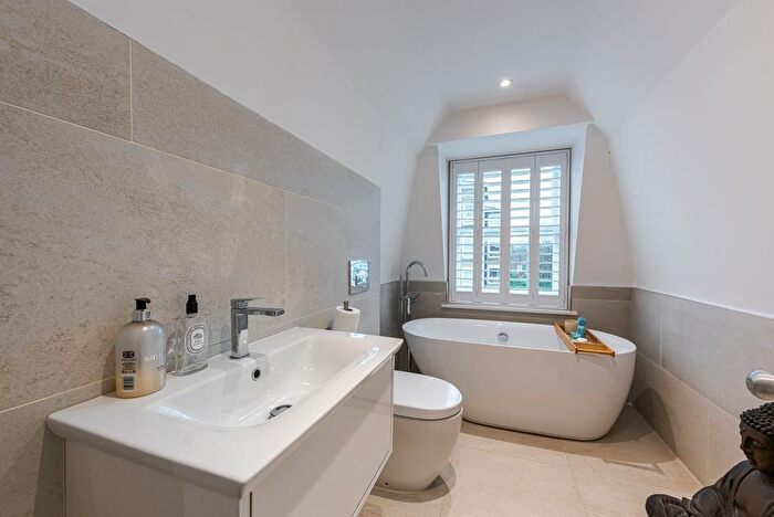 2 Bedroom Flat For Sale In Rectory Grove, London, SW4