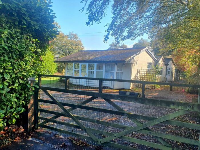 2 Bedroom Bungalow For Sale In Ryton Road, Bubbenhall, Coventry CV8