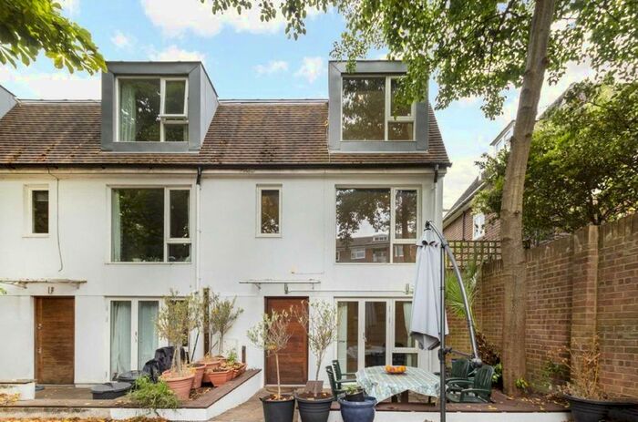 2 Bedroom Property To Rent In Augustus Road, London, SW19