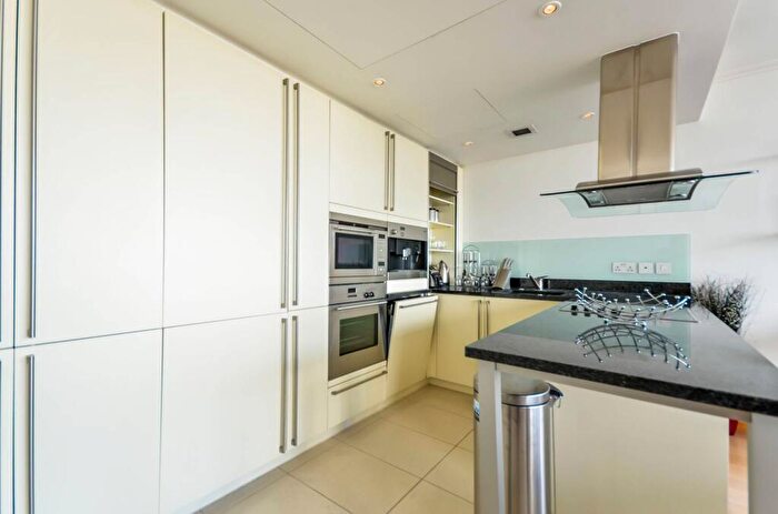 1 Bedroom Flat To Rent In West India Quay, Canary Wharf, London, E14