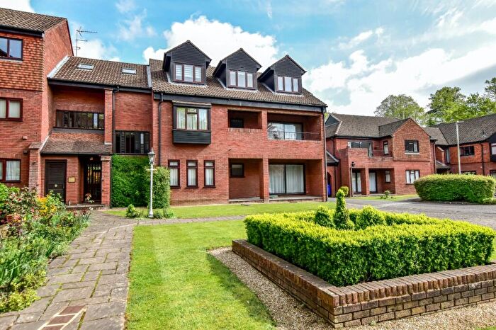 2 Bedroom Apartment For Sale In Snells Wood Court, Amersham, Buckinghamshire, HP7