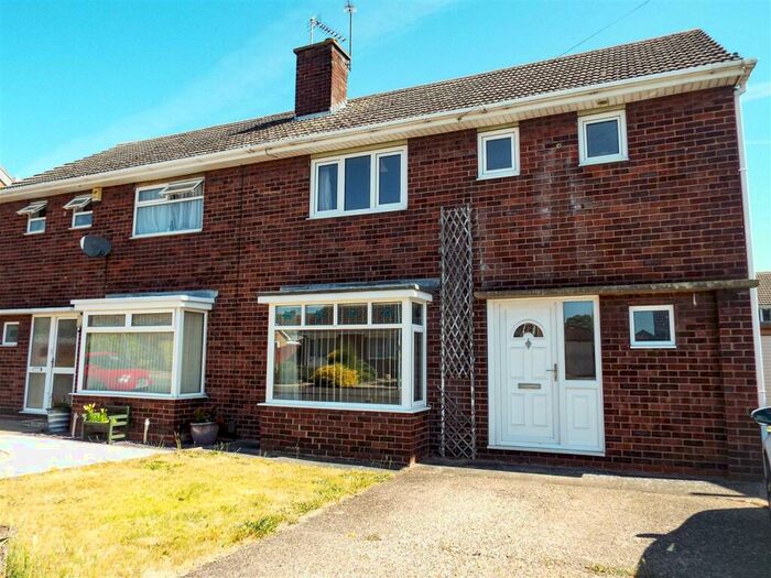 3 Bedroom Semi-Detached House To Rent In Matlock Drive, North Hykeham, LN6