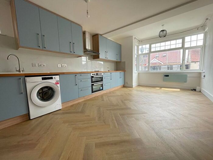 3 Bedroom Flat To Rent In Radnor Road, Harrow, HA1