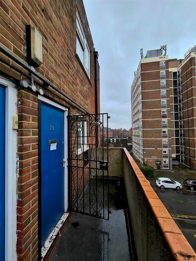 3 Bedroom Flat To Rent In Livermere Court, Queensbridge Road, London, E8