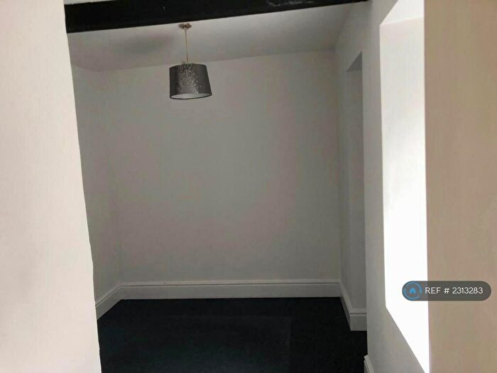 2 Bedroom Flat To Rent In Bridge Street, Newcastle Emlyn, SA38