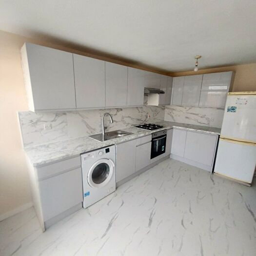 3 Bedroom Terraced House To Rent In Caernarvon Close, Mitcham, CR4