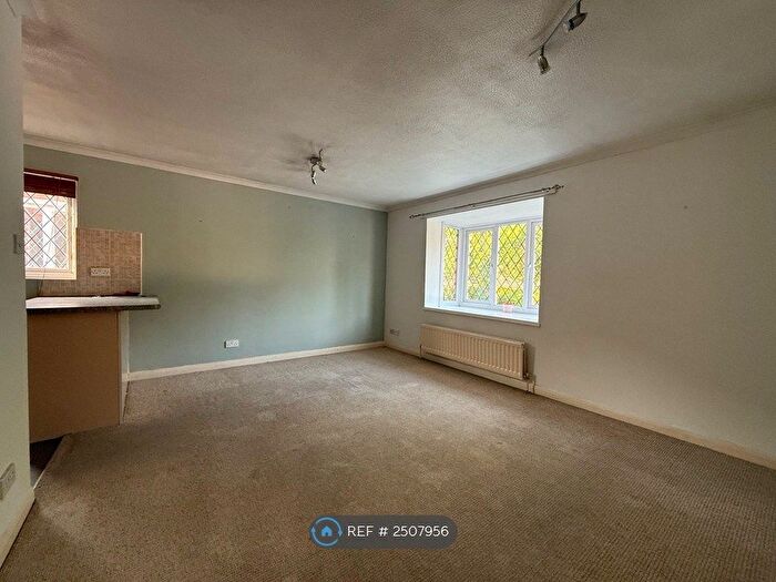 2 Bedroom Flat To Rent In Midas Close, Waterlooville, PO7