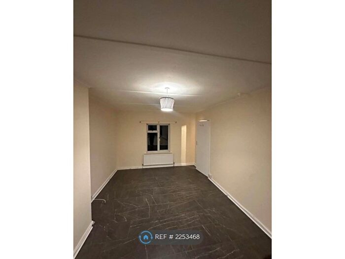 3 Bedroom Terraced House To Rent In Milton Street North, Northampton, NN2