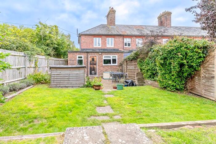 3 Bedroom End Terrace House For Sale In Meadow Place, Uckfield, TN22