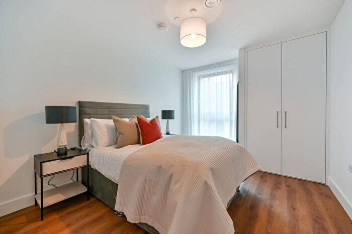 3 Bedroom Flat To Rent In Lofting House, Maidenhead, SL6