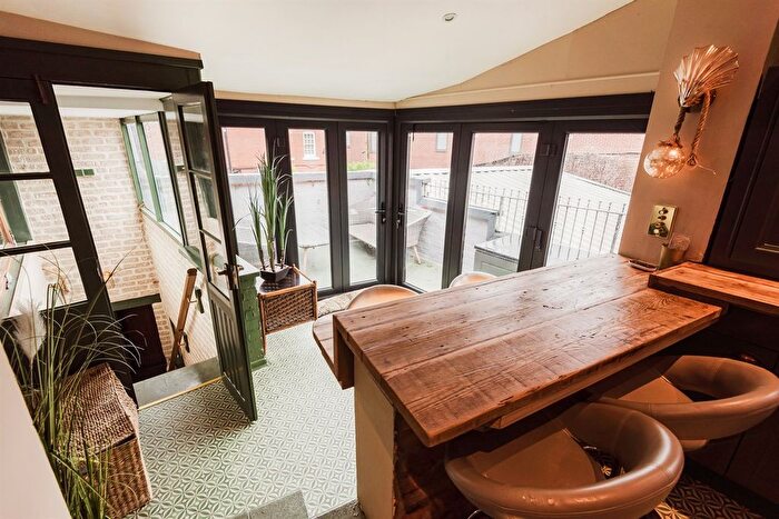 1 Bedroom Flat For Sale In Princess Street, Knutsford, WA16