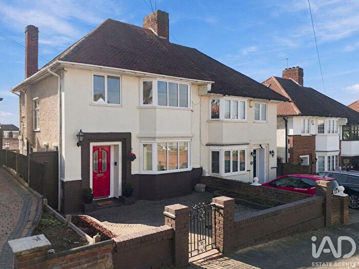 3 Bedroom Semi Detached House For Sale In Priory Avenue, London, E4