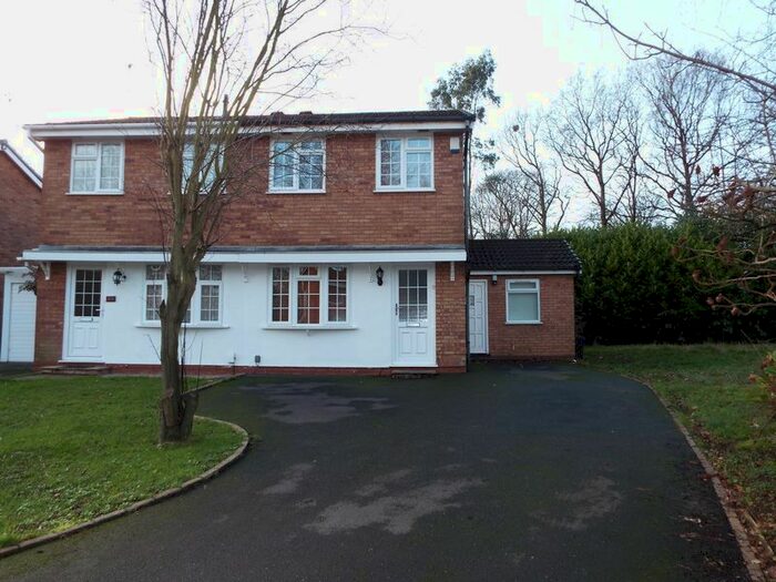 2 Bedroom Semi-Detached House To Rent In Raddlebarn Farm Drive, Selly Oak, Birmingham, B29