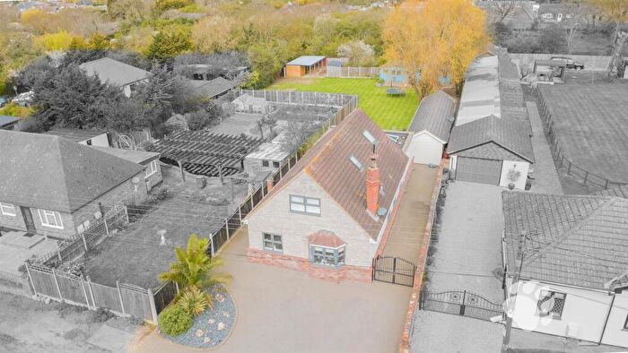 4 Bedroom Chalet For Sale In Clarence Road, Bowers Gifford, SS13