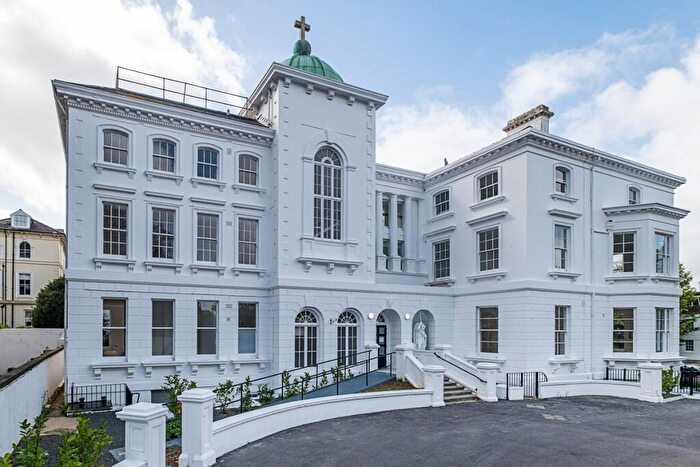 2 Bedroom Apartment To Rent In Hartington Place Eastbourne, BN21
