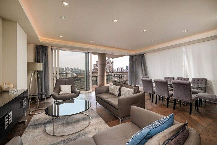 3 Bedroom Flat To Rent In Sandringham House, Earl's Way, Tower Bridge, London, SE1