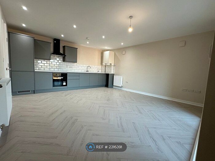 2 Bedroom Flat To Rent In Fowler House, Maidstone, ME15